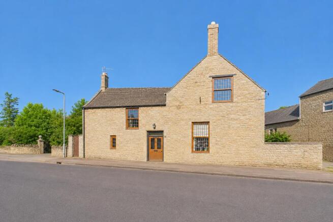 5 bed property, in Station Road, £550,000