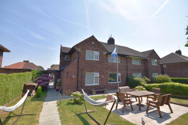 4 bed property, in Mount Road, £270,000
