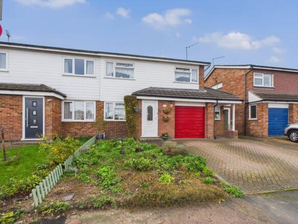 4 bed property, in Beechwood Avenue, £425,000