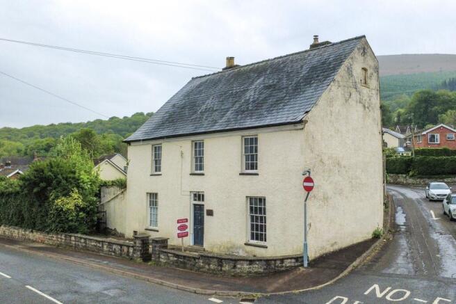 5 bed property, in Merthyr Road, £500,000