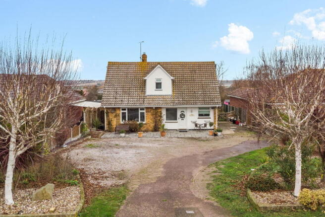 3 bed property, in Point Clear Road, £425,000