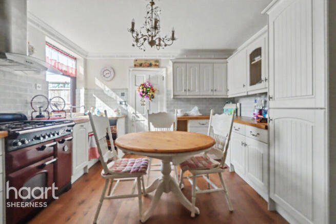 4 bed property, in Oak Lane, £500,000