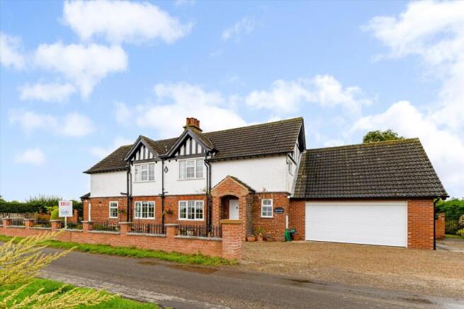4 bed property, in Kirk Hammerton, £675,000