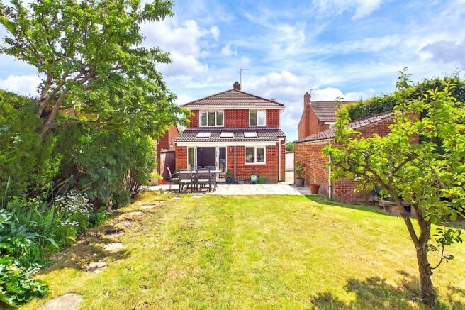 4 bed property, in Park Lane, £500,000