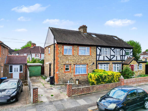 3 bed property, in Chalfont Road, £485,000