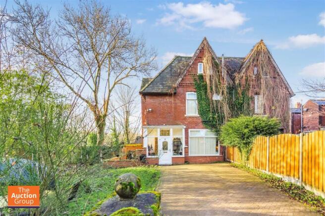 3 bed property, in Deeplish Cottages, £140,000