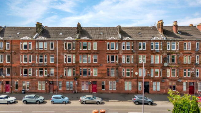 3 bed property, in Paisley Road, £70,000