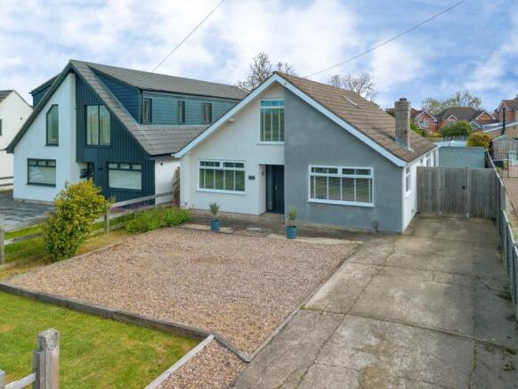 4 bed property, in Stallingborough Road, £345,000