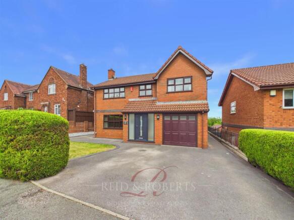 4 bed property, in Vicarage Road, £325,000