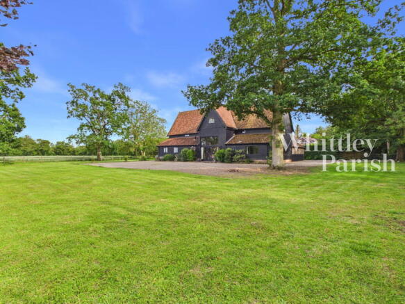 5 bed property, in High Street, £784,000