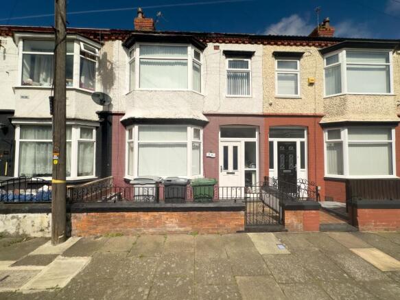 3 bed property, in Southdale Road, £130,000