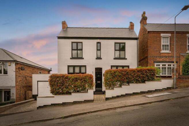 3 bed property, in Kent Road, £425,000