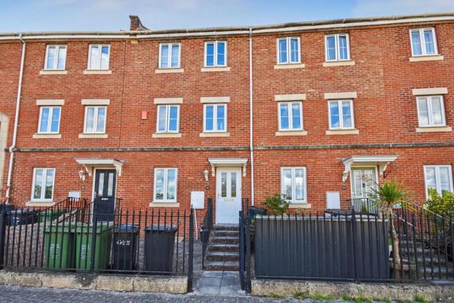 6 bed property, in Royal Crescent, £360,000