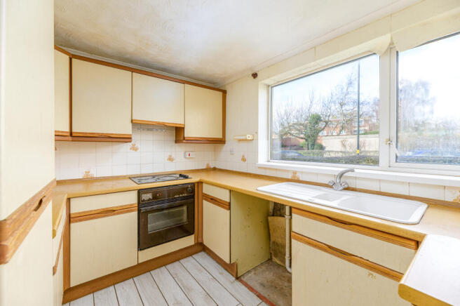 2 bed property, in South Grove, £120,000