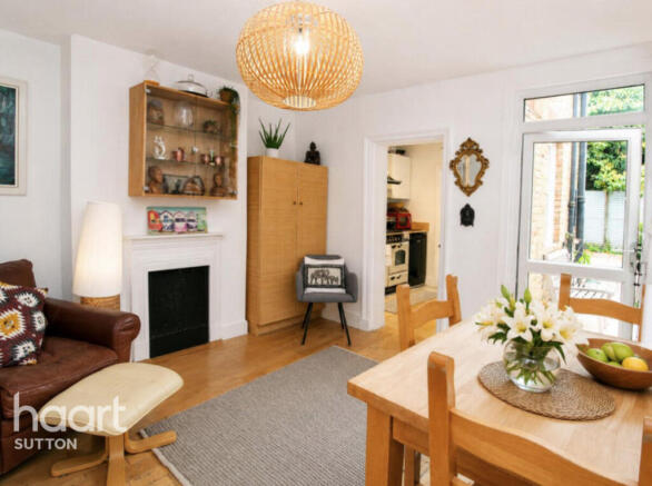 3 bed property, in Lower Court Road, £500,000