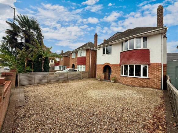 4 bed property, in Castle Lane West, £399,995