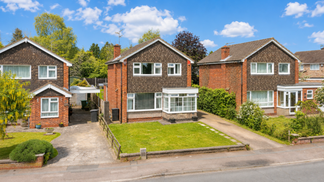 3 bed property, in Amanda Road, £325,000