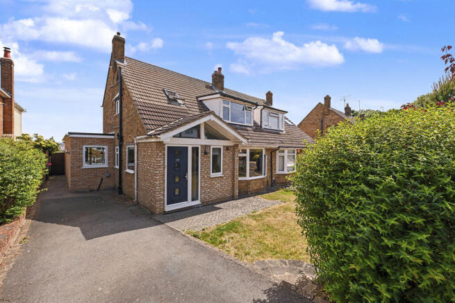 3 bed property, in Mill View Road, £685,000
