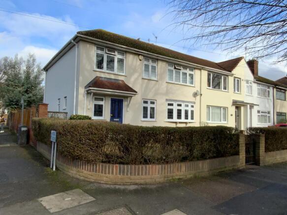4 bed property, in Maylands Avenue, £600,000