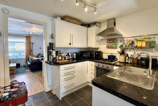 2 bed property, in Cobden Street, £190,000