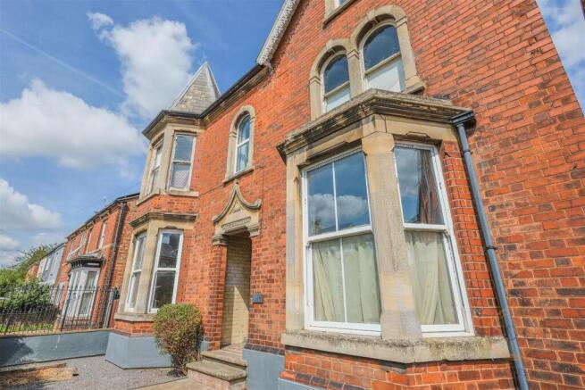 6 bed property, in Winsover Road, £295,000