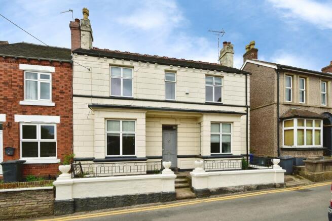 3 bed property, in Chester Road, £280,000