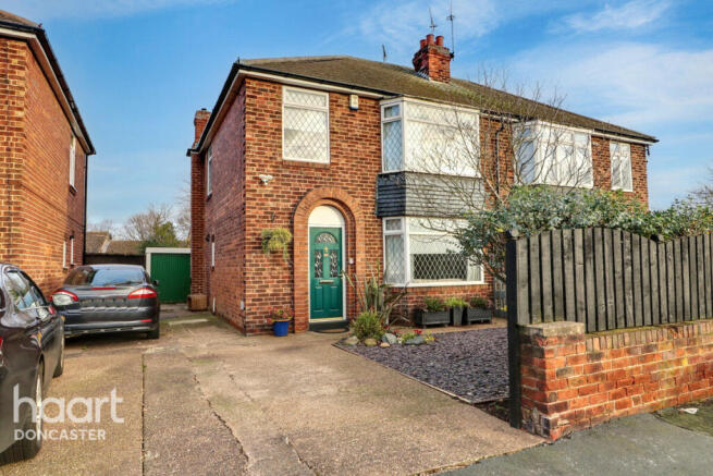 3 bed property, in Chestnut Avenue, £180,000