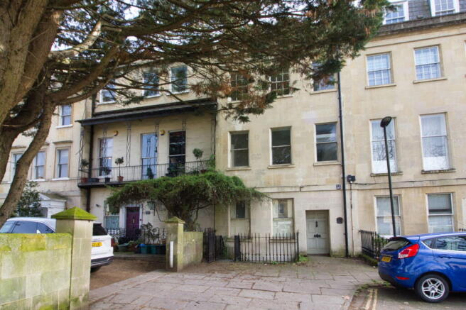2 bed property, in Kensington Place, £650,000