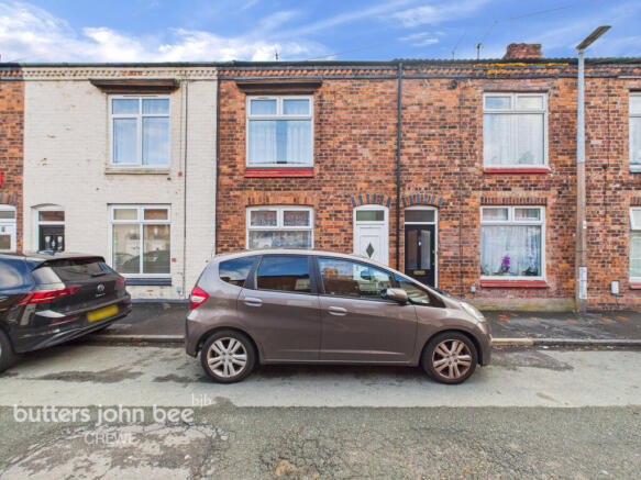 2 bed property, in Maxwell Street, £110,000