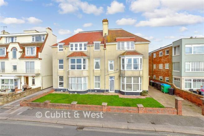 1 bed property, in Marine Drive West, £125,000