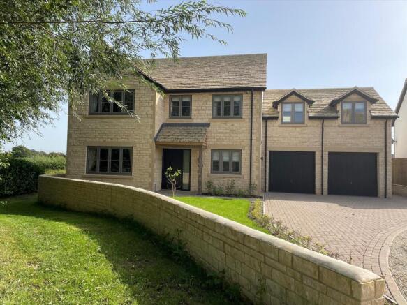5 bed property, in The Shearings, £895,000