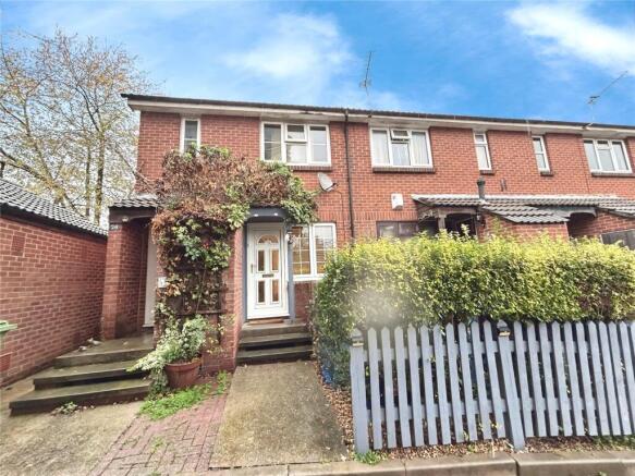 2 bed property, in Lavender Road, £525,000