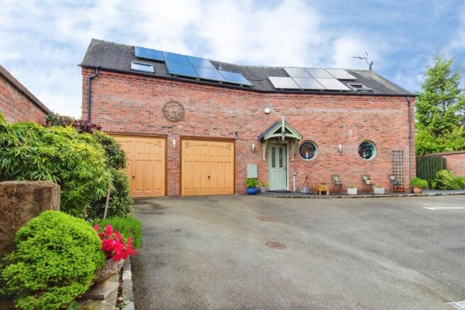 2 bed property, in Hardings Mews, £375,000