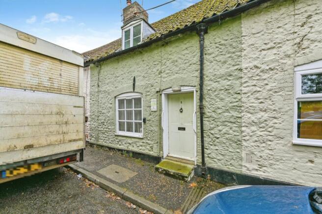 2 bed property, in Church Road, £145,000