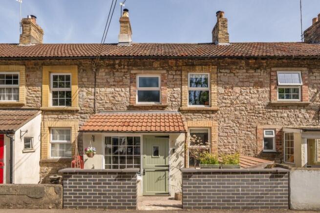 2 bed property, in Newbury Cottages, £315,000