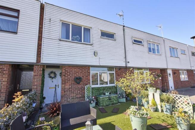 3 bed property, in Chapel Street, £130,000