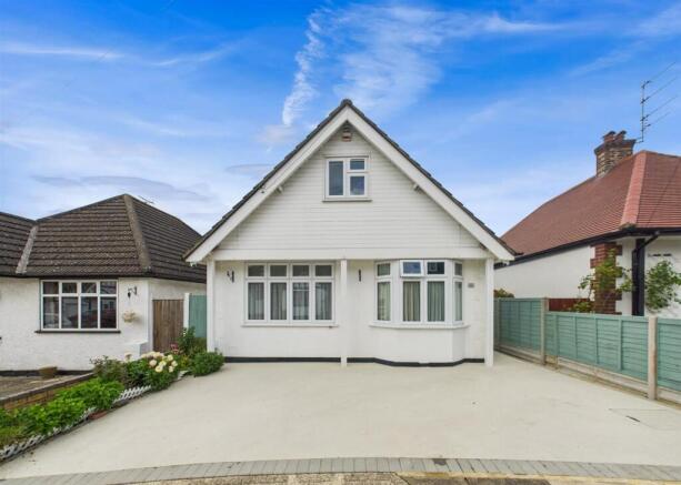 3 bed property, in Hill Rise, £779,000