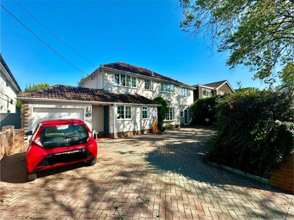 6 bed property, in Park Avenue, £1,075,000