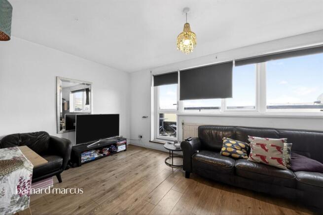 3 bed property, in Old Farm Road, £300,000