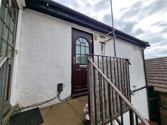 1 bed property, in Pixmore Avenue, £75,000