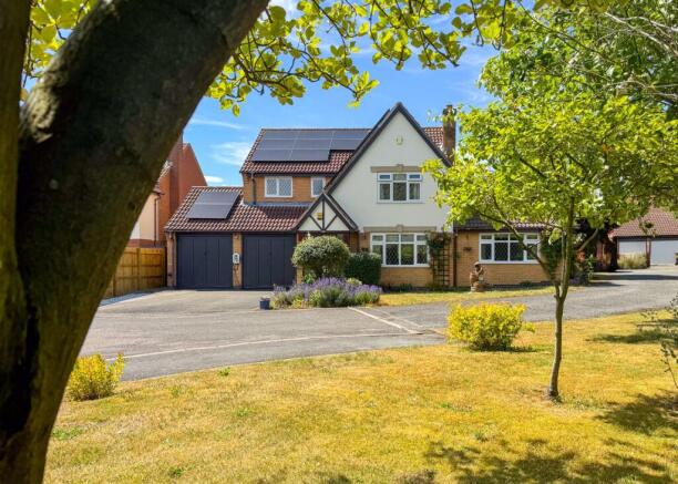 5 bed property, in No.4 Ash Close, £530,000