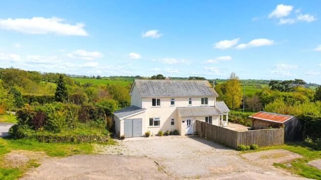 3 bed property, in White Hart Close, £375,000