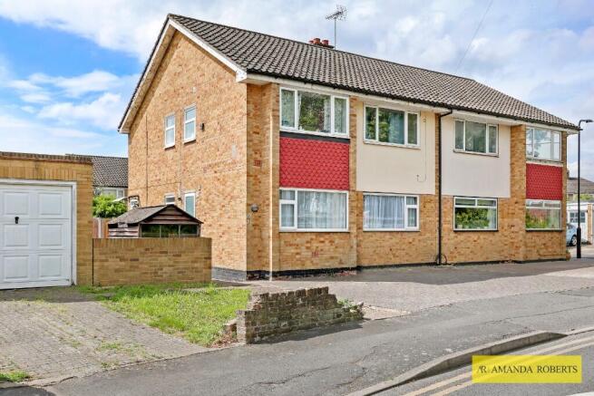 2 bed property, in Endlebury Road, £399,995
