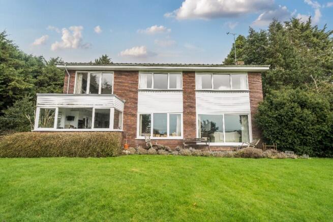 4 bed property, in Greenwood Farmhouse, £800,000