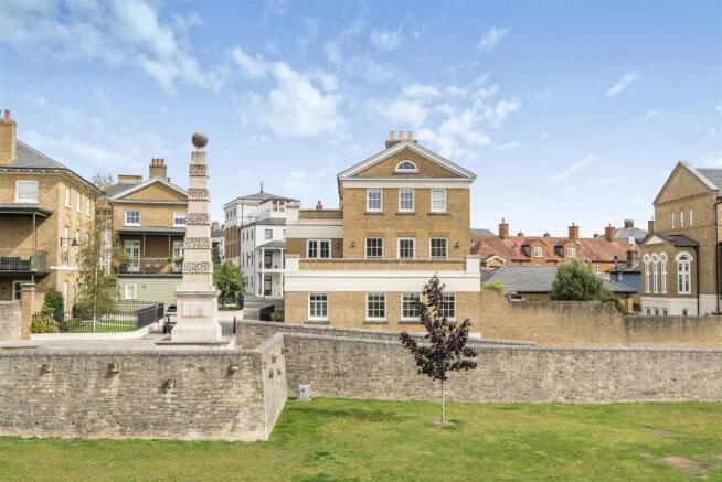 4 bed property, in Wadebridge Lane, £995,000