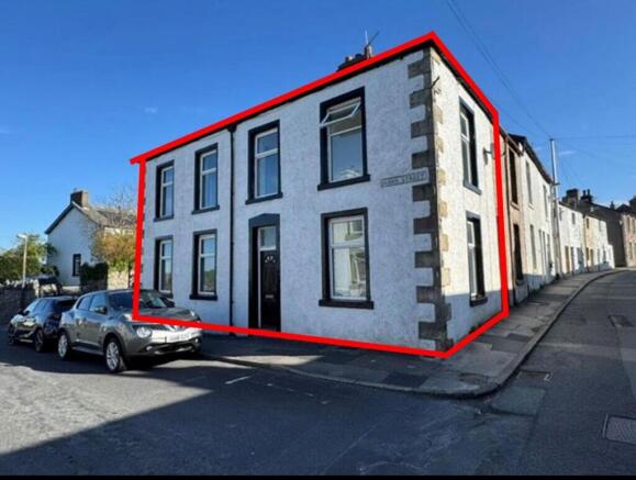 2 bed property, in Hawk Street, £95,000