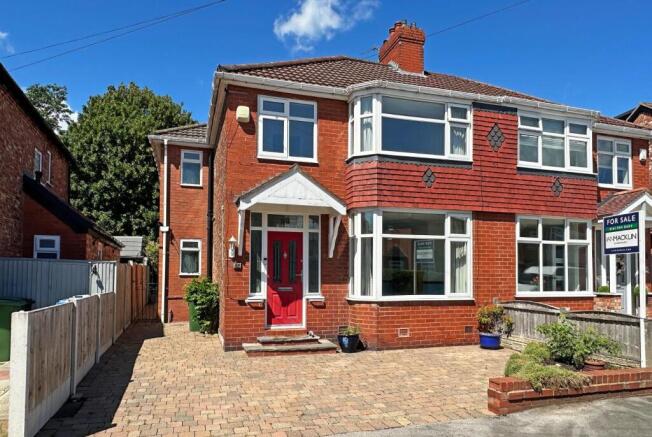 4 bed property, in Dale Grove, £475,000