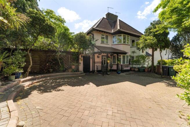 3 bed property, in Underwood Road, £750,000