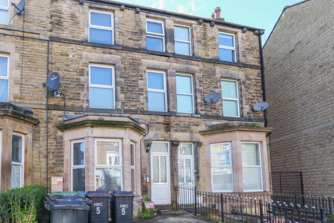 9 bed property, in Mayfield Grove, £675,000