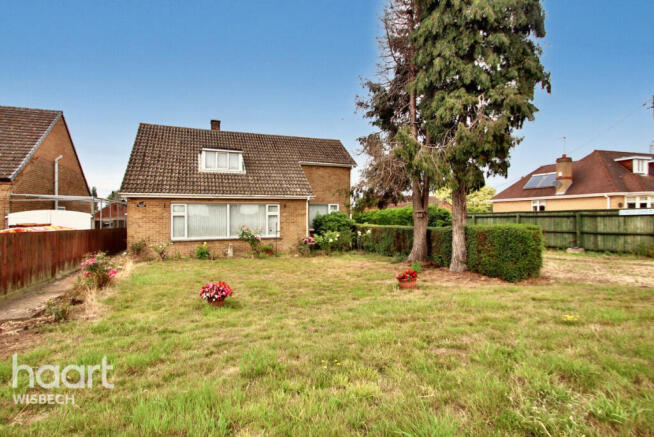 3 bed property, in Sutton Road, £215,000